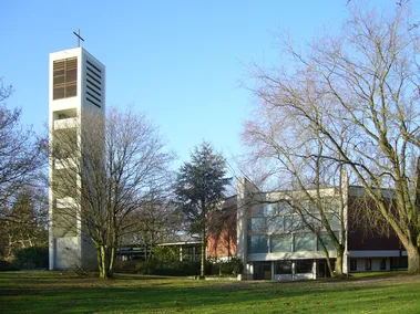 Matthäuskirche bei Tag - Vorderseite